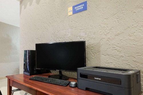 Days Inn by Wyndham West Des Moines image 12