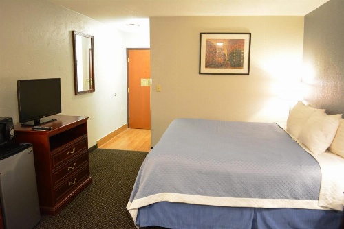 Days Inn by Wyndham West Des Moines image 27