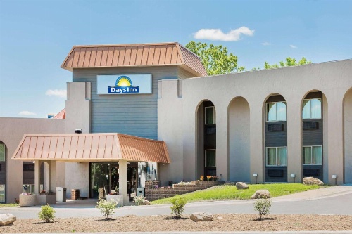 Days Inn by Wyndham West Des Moines image 31