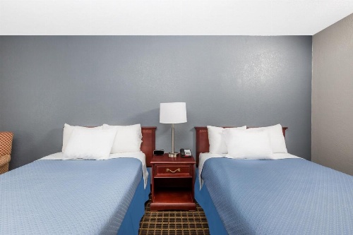 Days Inn by Wyndham West Des Moines image 7